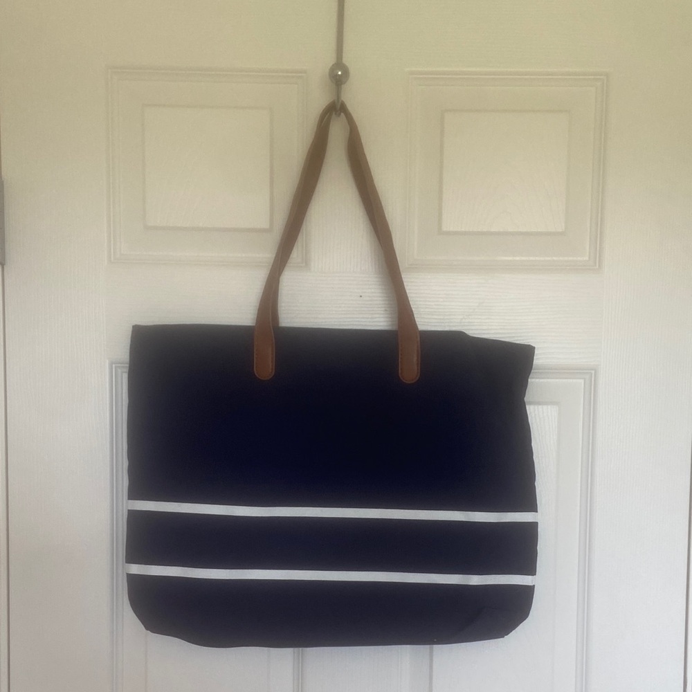 White House Black Market navy and White Tote